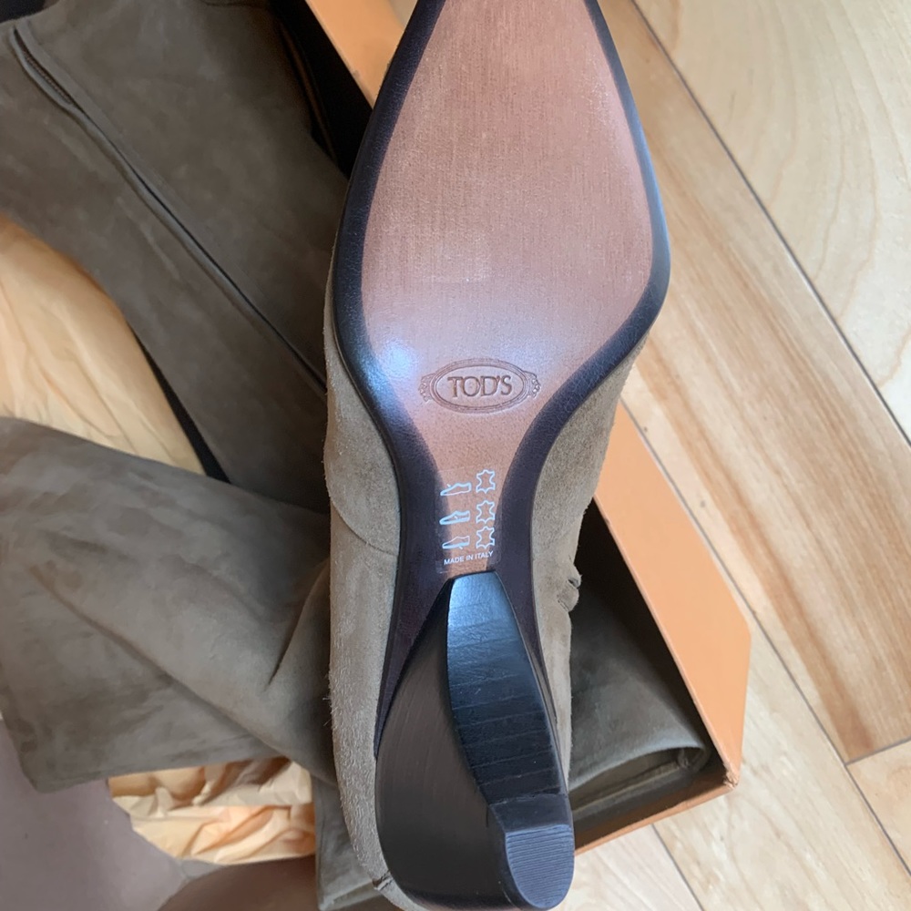 Tod’s wood heel suede high point boots - Picture 7 of 9